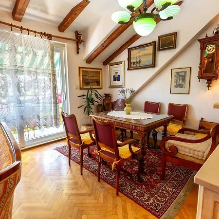 Vintage Sea View Apartment Split
